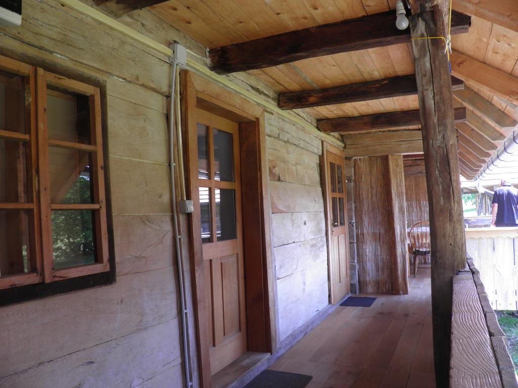 Rustic Home Mia Duga Resa Værelse billede